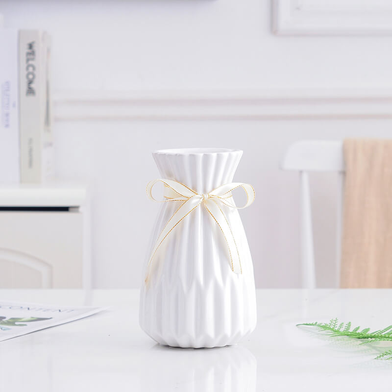 Vase en porcelaine blanche tendance