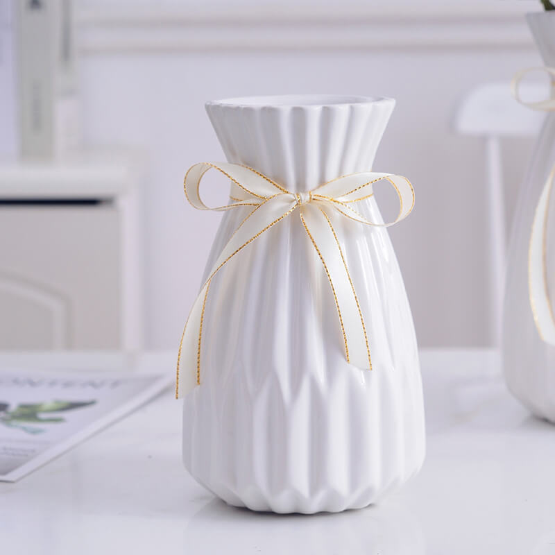 Vase en porcelaine blanche tendance