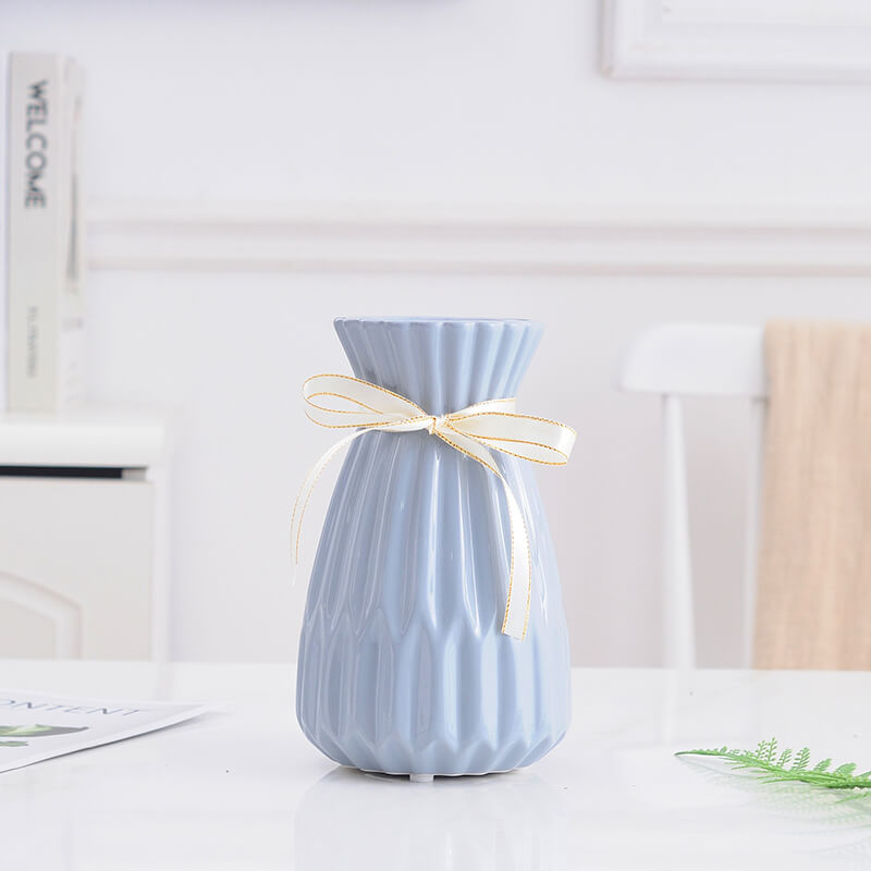 Vase en porcelaine blanche tendance