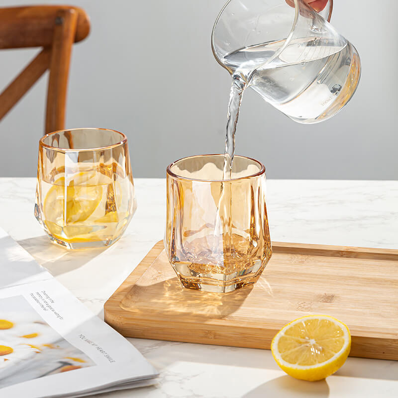 Coupe hexagonale en verre ambré