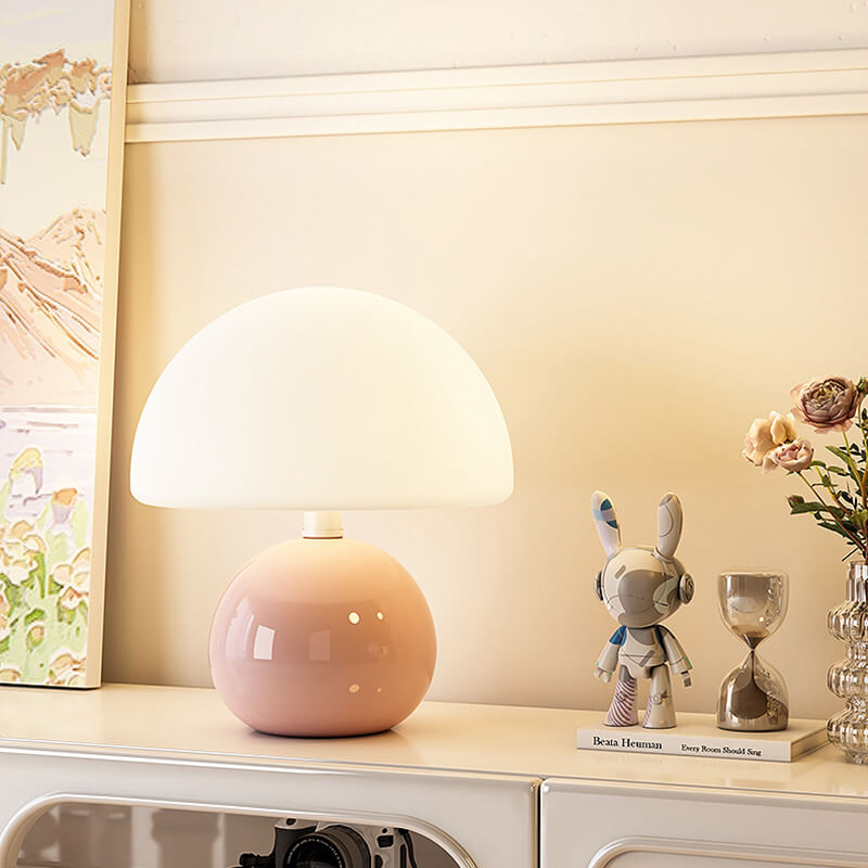 Cremefarbene Tischlampe mit Pilzmotiv
