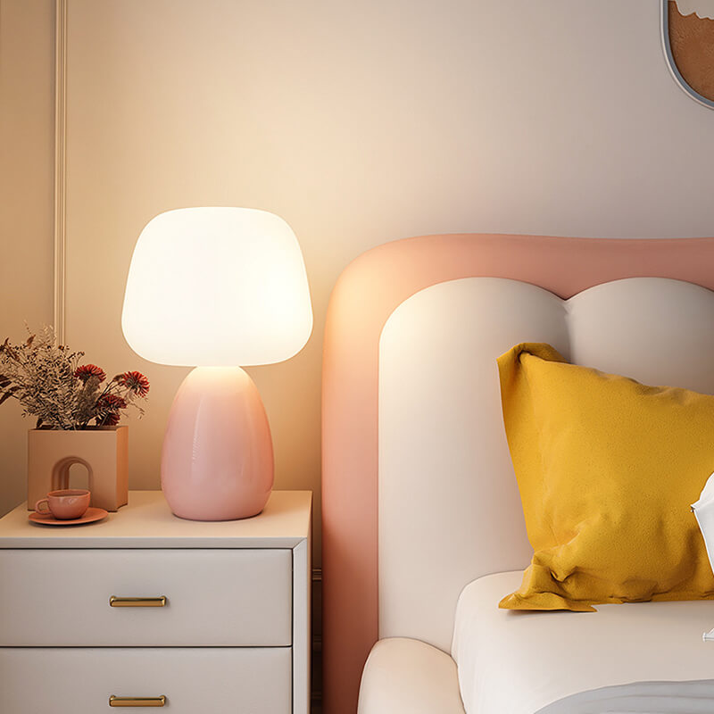 Cremefarbene Tischlampe mit Pilzmotiv