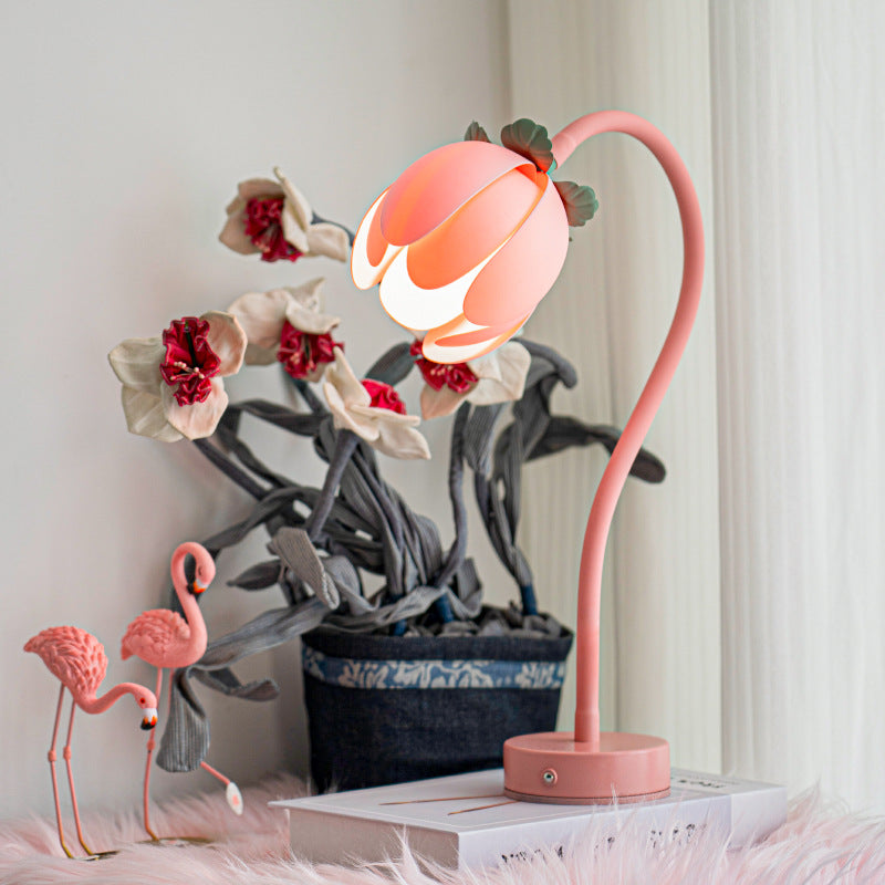 Creative Petal Table Lamp