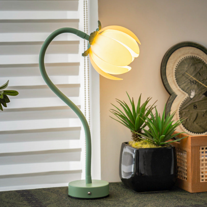 Creative Petal Table Lamp