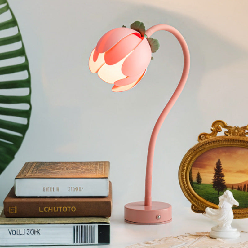 Creative Petal Table Lamp
