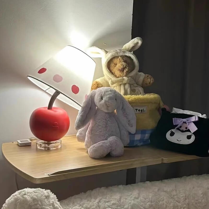 Creative Tilted Head Apple Table Lamp