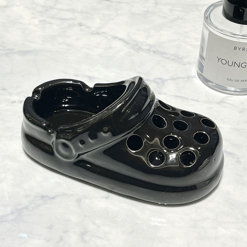 Cendrier à chaussures avec trou mignon