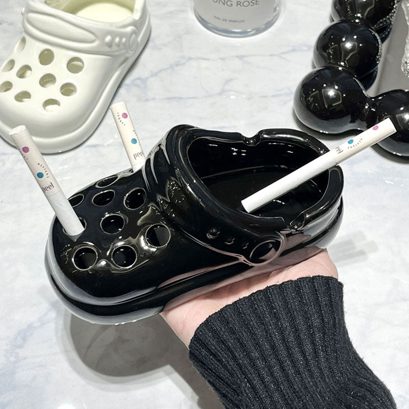 Cendrier à chaussures avec trou mignon