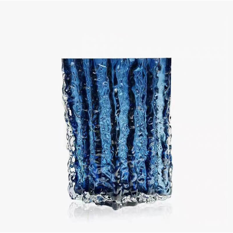 Vase glacier extrêmement gelé