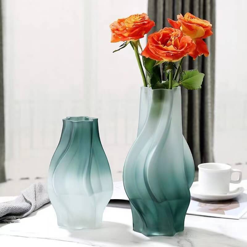 Vase en verre dépoli