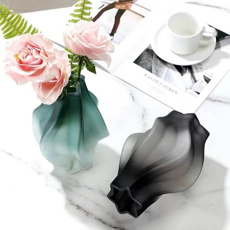 Vase en verre dépoli