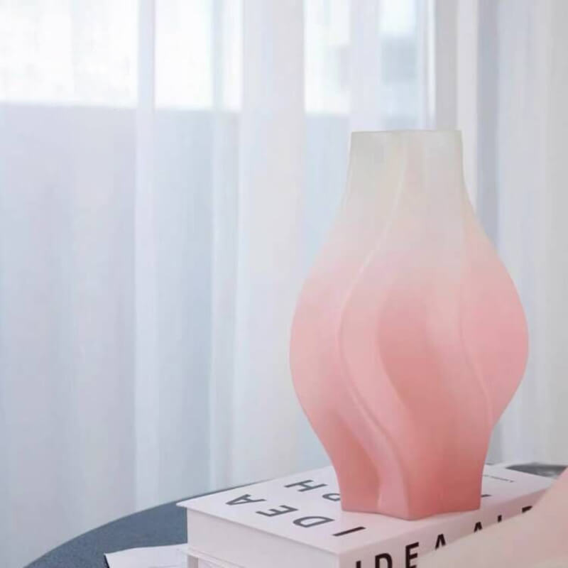 Vase en verre dépoli