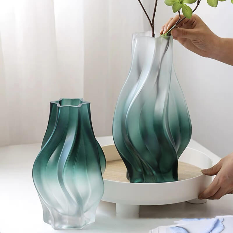Vase en verre dépoli