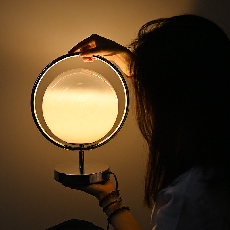 Lampe de table boule de verre