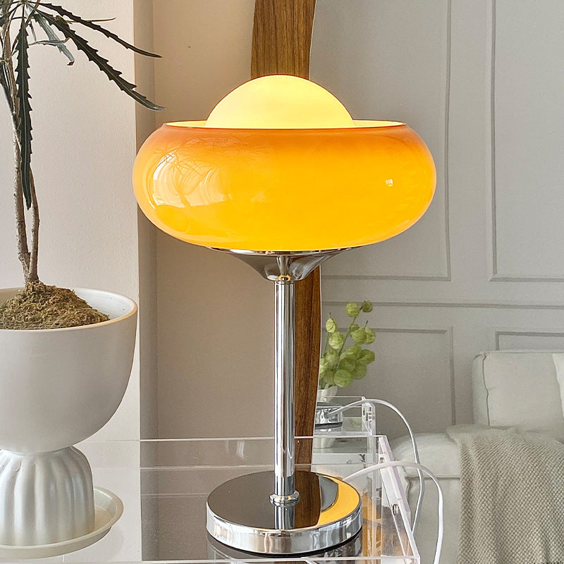 Eierkuchen-Tischlampen aus Glas