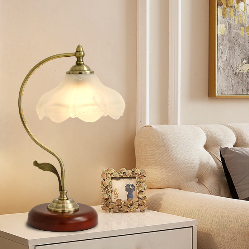 Lotus Cloud Pattern Retro Glass Table Lamp