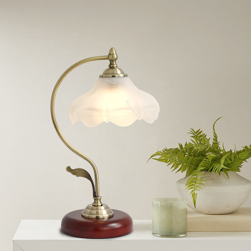 Lotus Cloud Pattern Retro Glass Table Lamp