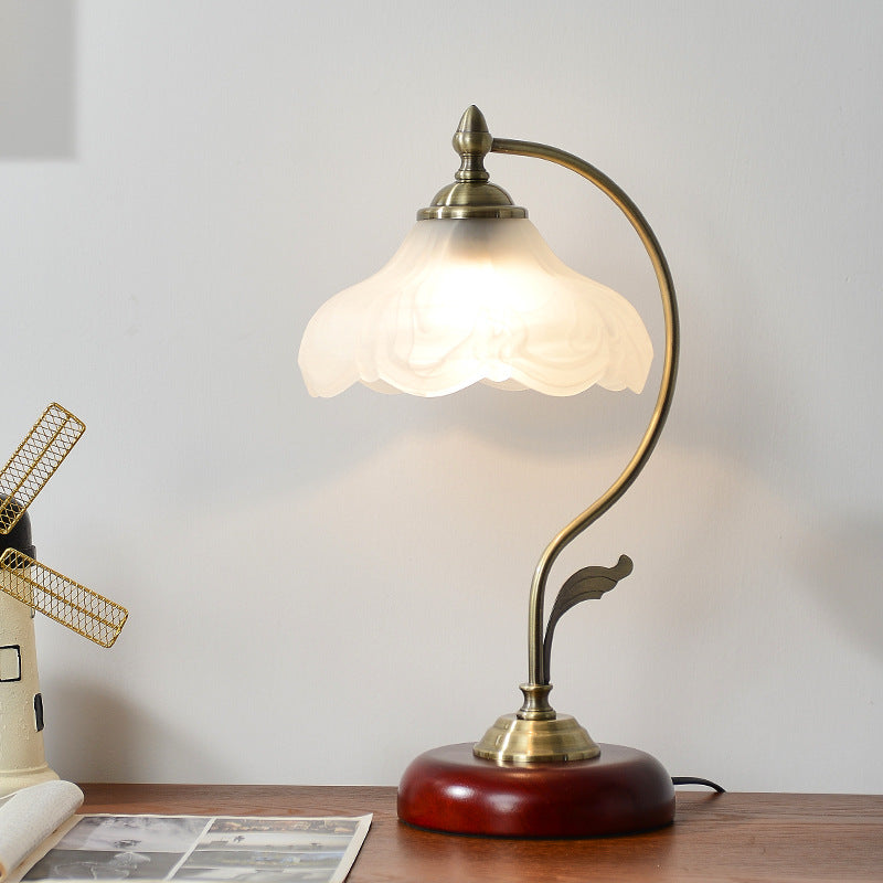 Lotus Cloud Pattern Retro Glass Table Lamp