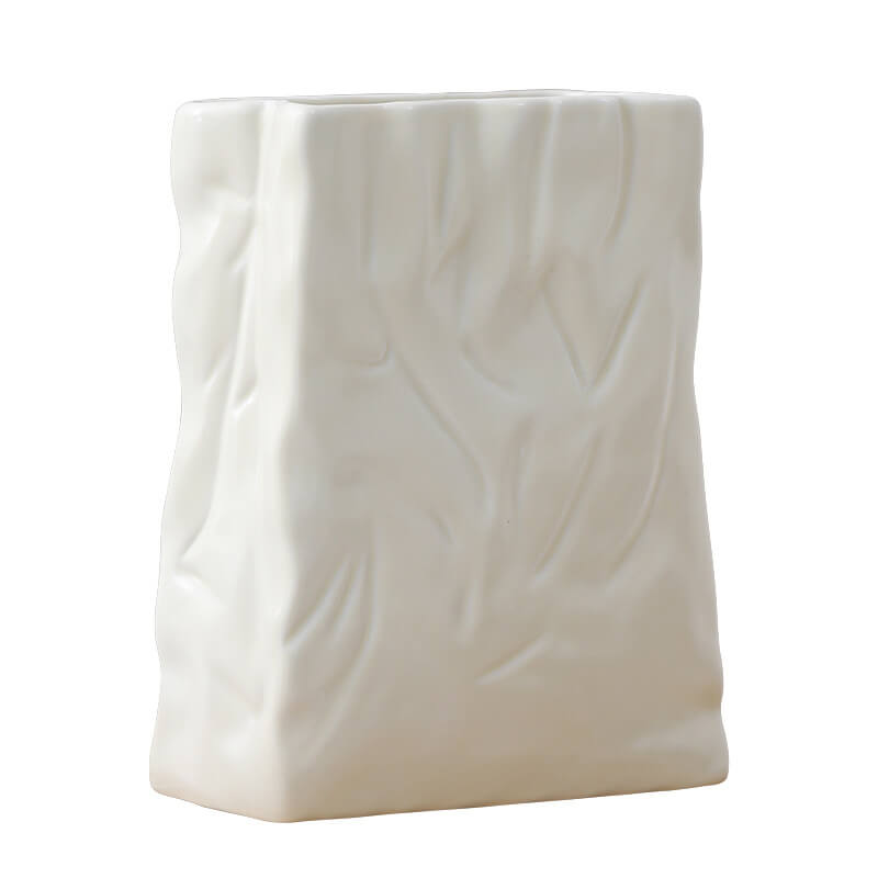 Vase en céramique en forme de sac en papier plissé