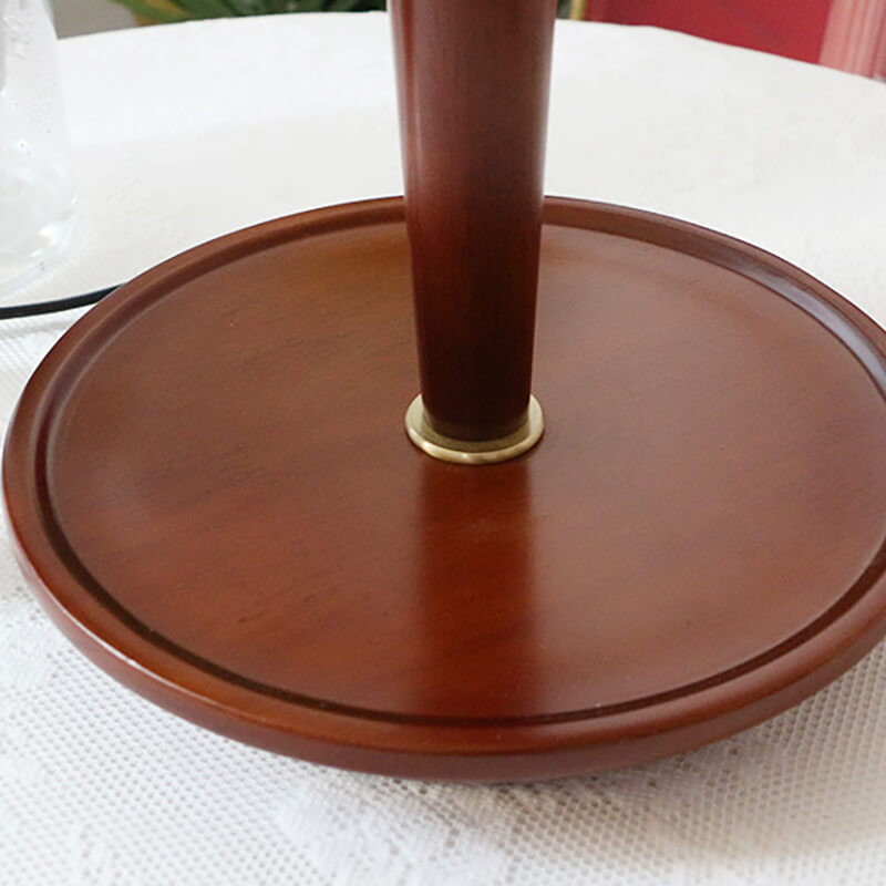 Plissierte Tischlampe aus Holz