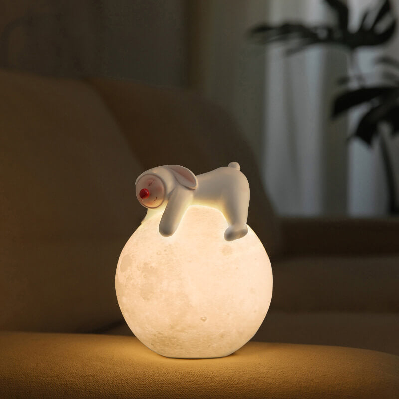 Nachtlampe mit Kaninchenpuppe