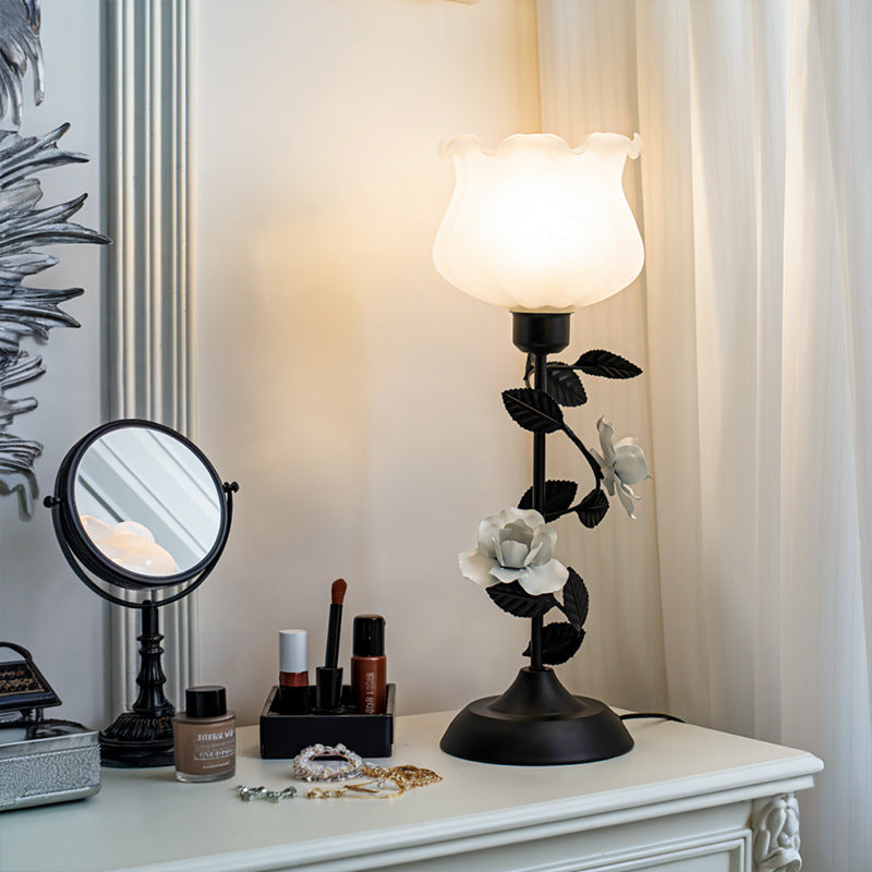 Retro Flower Table Lamp