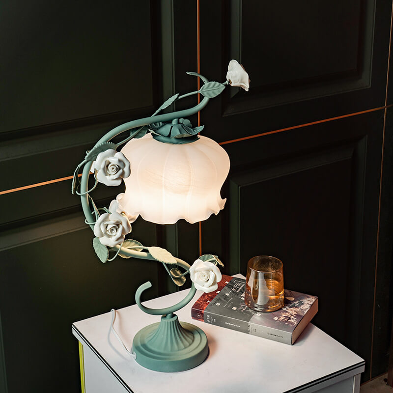 Romantische Blumentischlampen