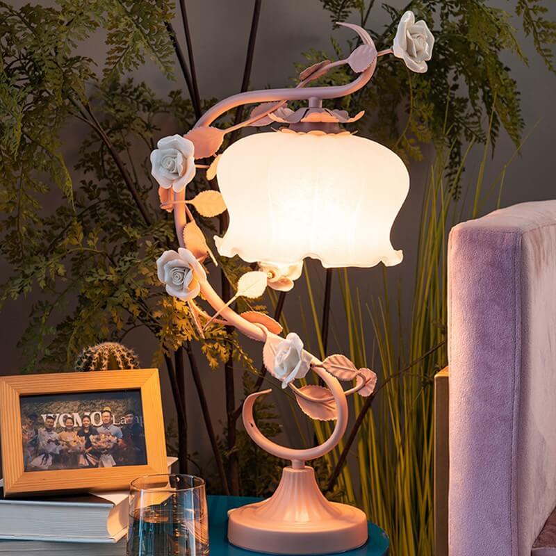 Romantische Blumentischlampen