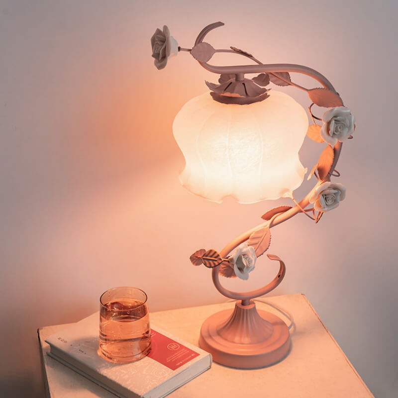 Romantische Blumentischlampen