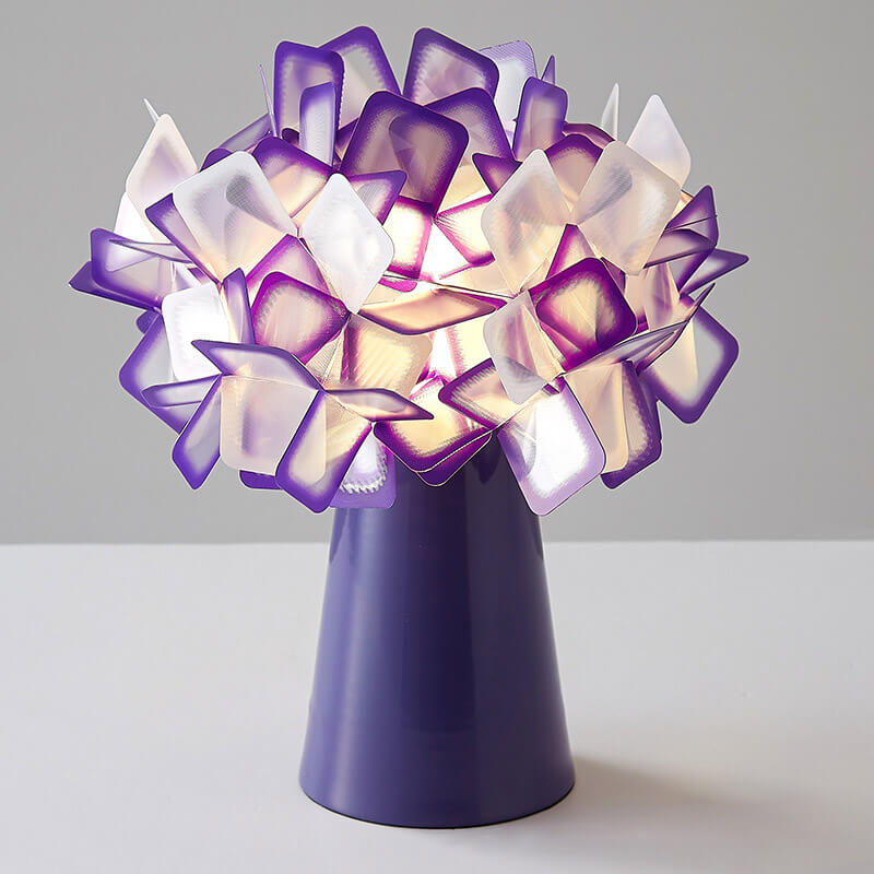 Lampe de table à pétales romantiques