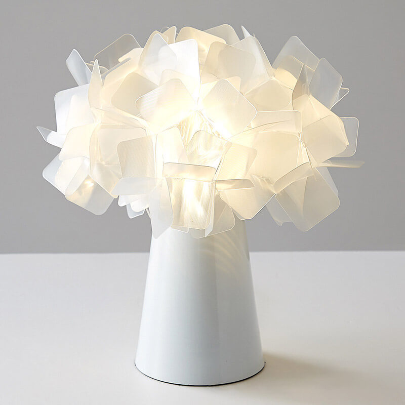 Lampe de table à pétales romantiques