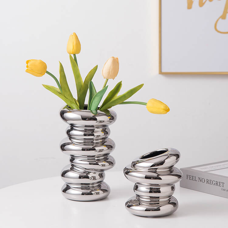 Vase en céramique en forme de galet