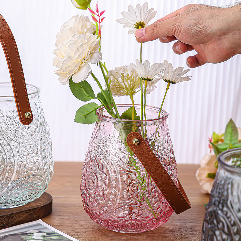 Vase en verre simple en relief