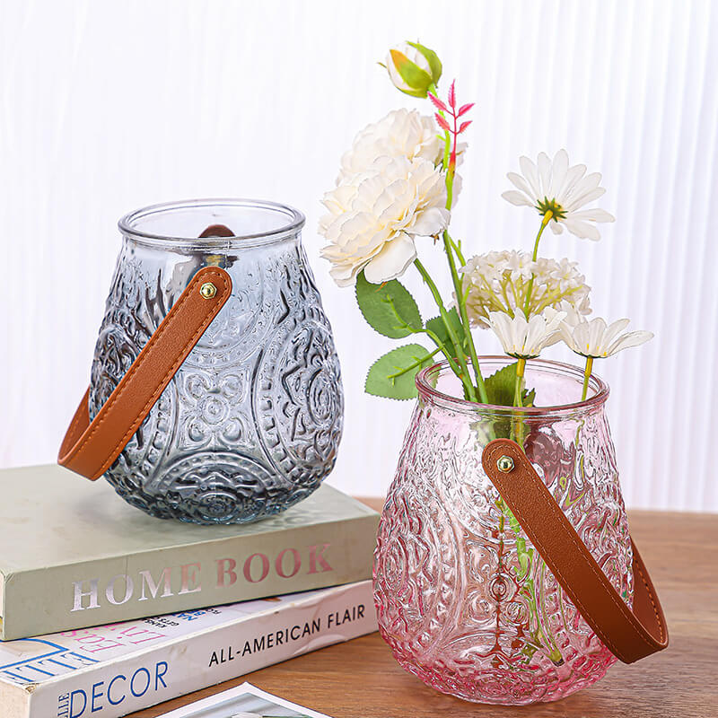 Vase en verre simple en relief