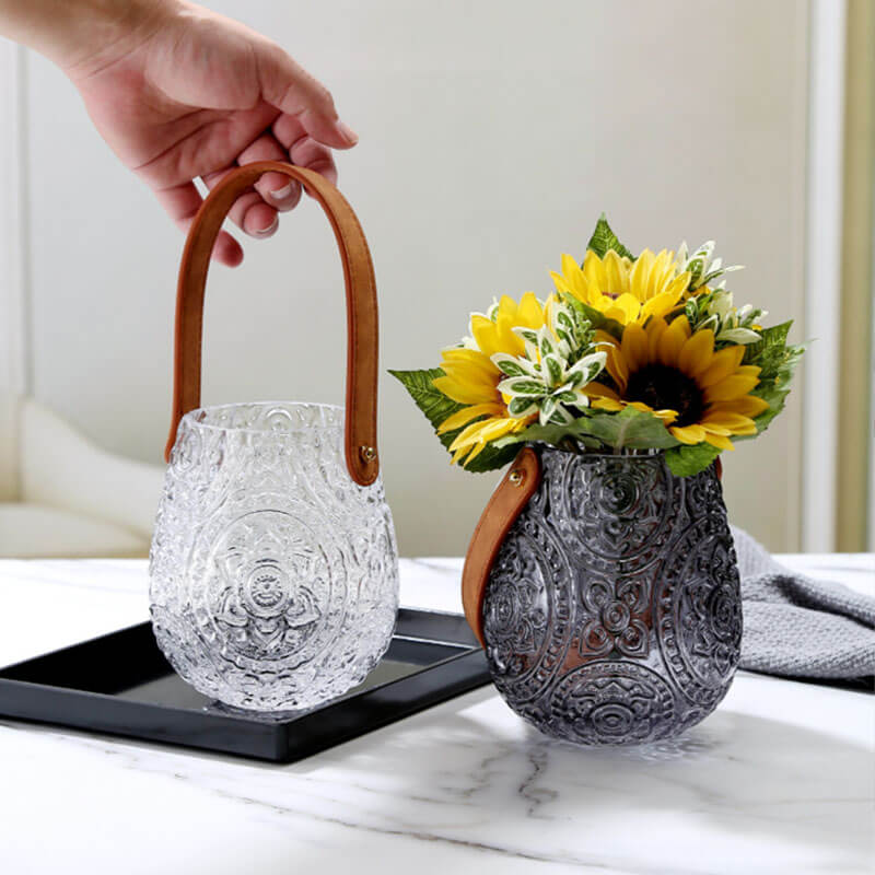 Vase en verre simple en relief