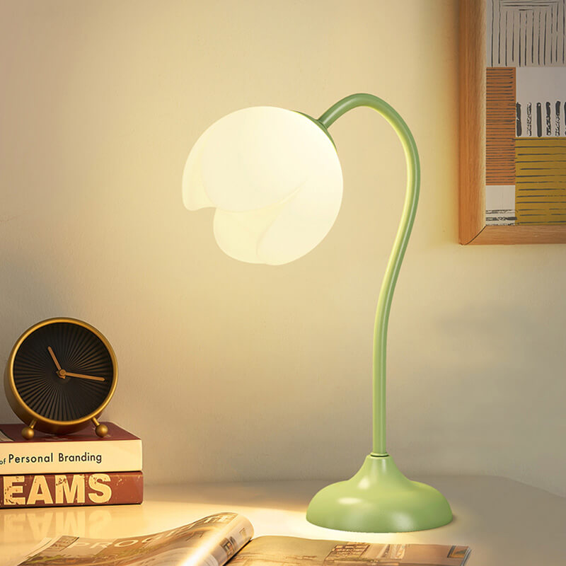 Lampe de table en forme de tulipe