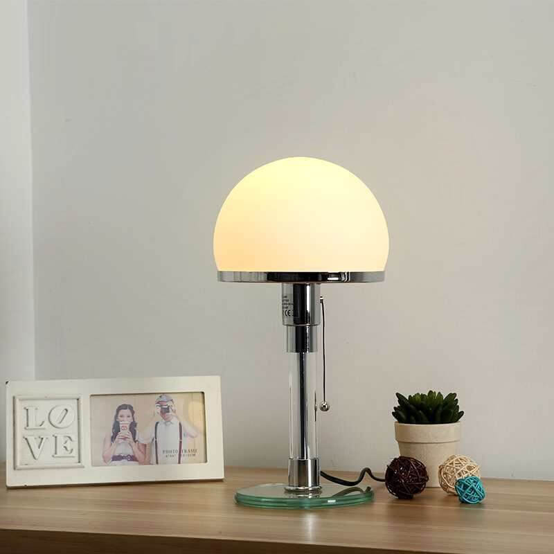 Lampe de table en verre de style médiéval
