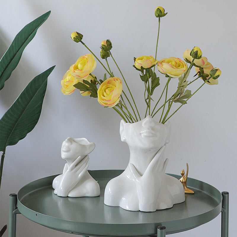 Vases en céramique représentant des portraits d'art