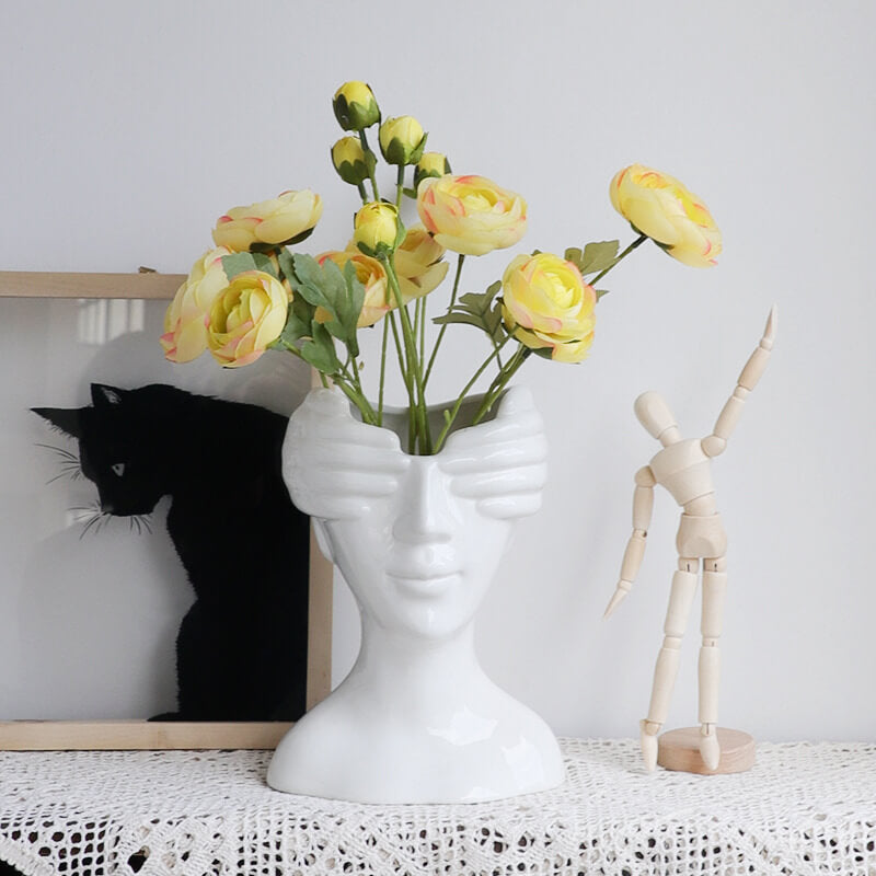 Vases en céramique représentant des portraits d'art