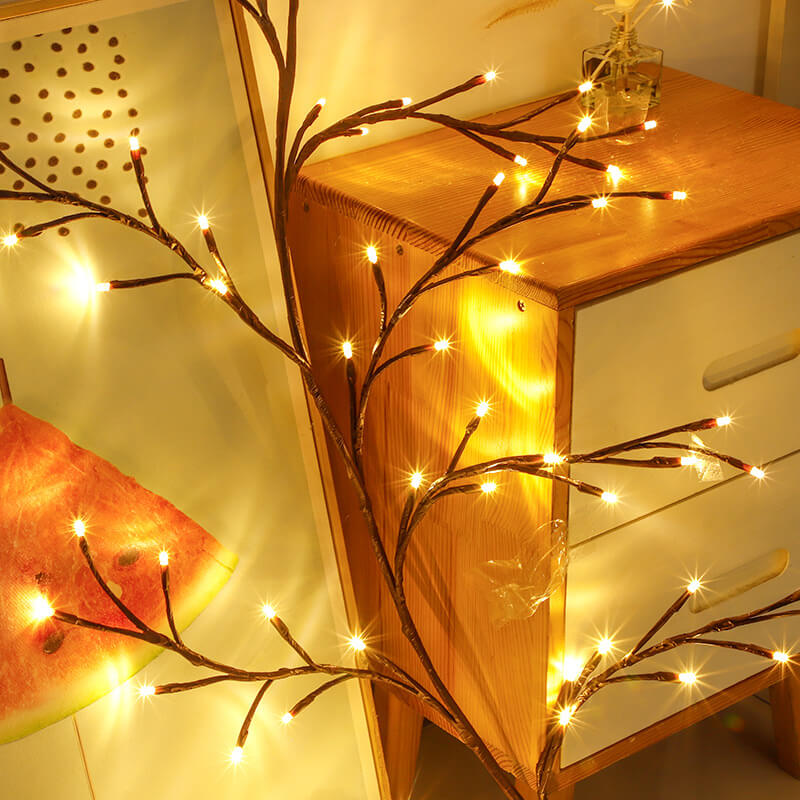 Guirlande lumineuse en rotin avec branches