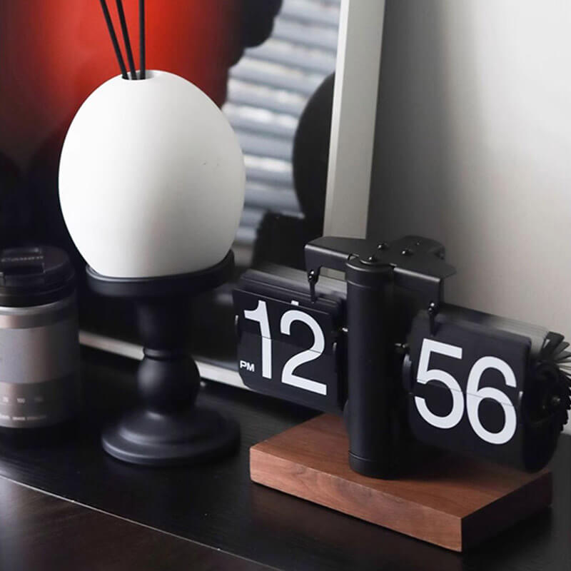 Horloge tournante en noyer