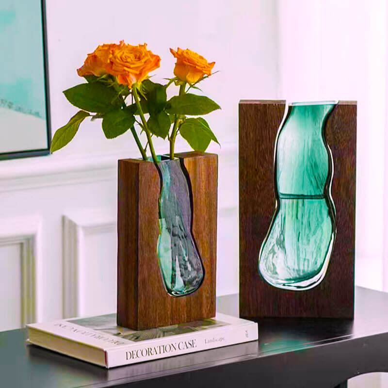Vase en verre avec support en bois