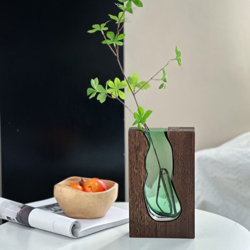 Vase en verre avec support en bois
