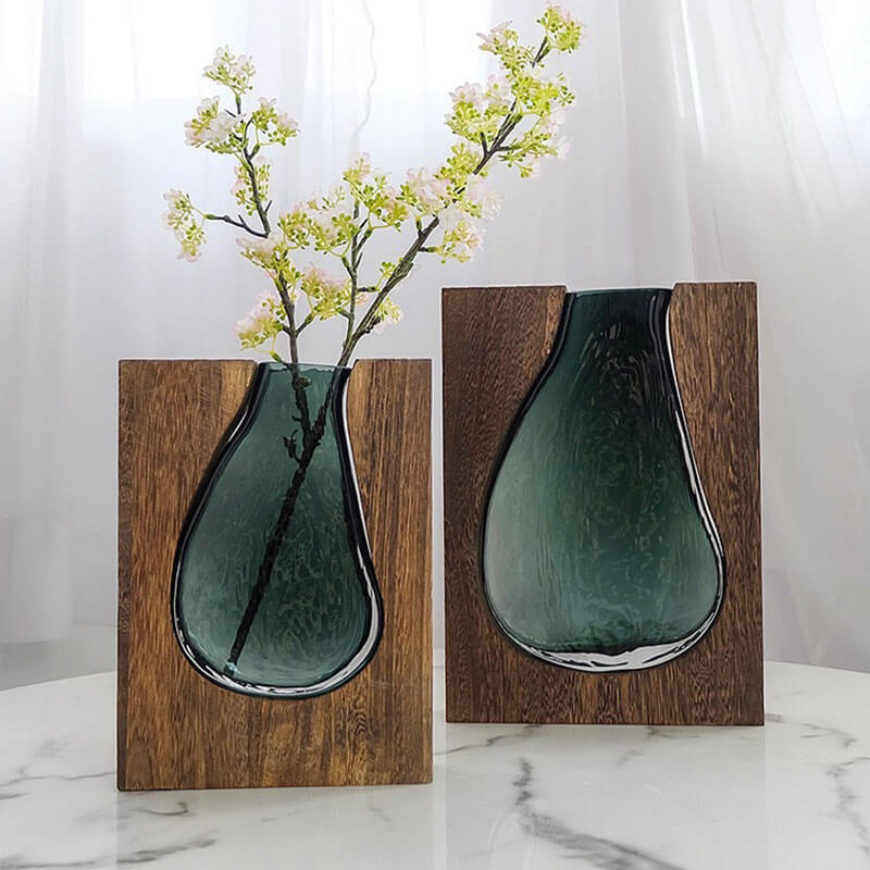 Vase en verre avec support en bois