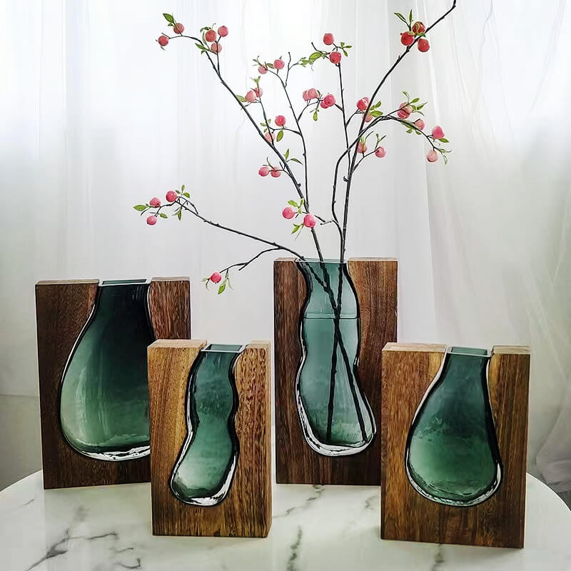 Vase en verre avec support en bois