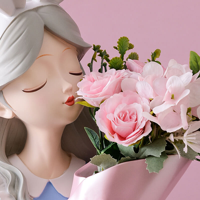 Bouquet Girl Resin Decoration