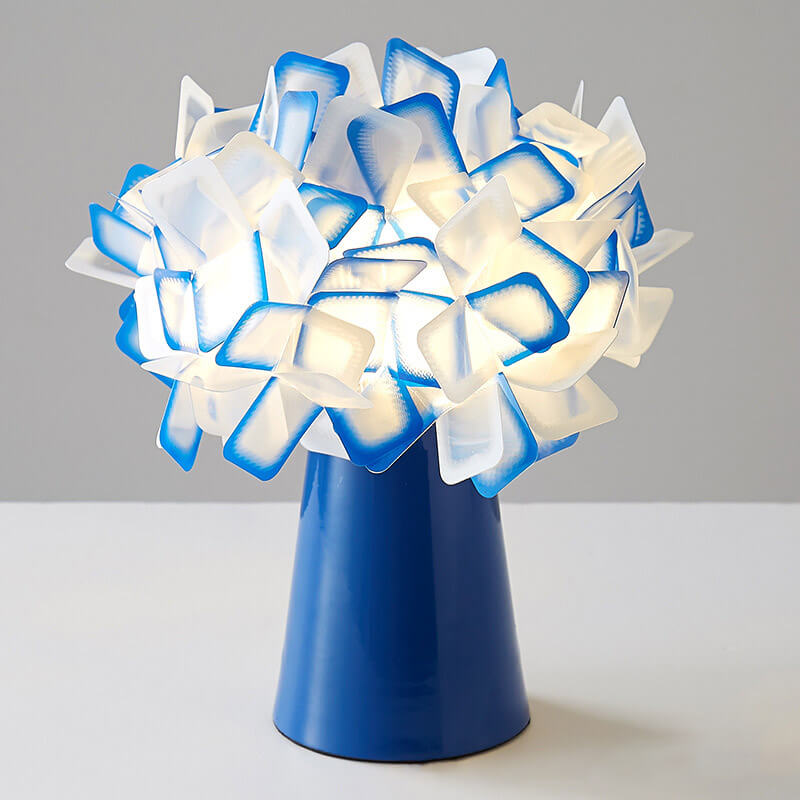 Romantic Petal Table Lamp