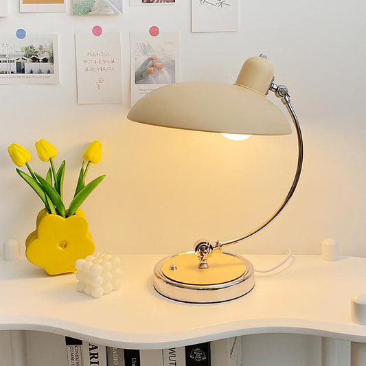 Simple Bauhaus Retro Desk Lamp