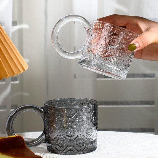Vintage Glasbecher mit Begonienblüten-Prägung