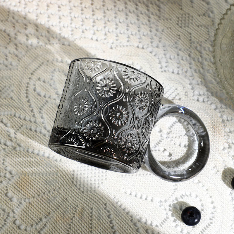 Vintage Glasbecher mit Begonienblüten-Prägung